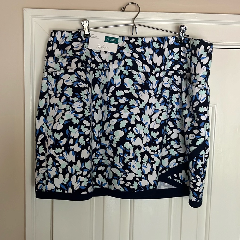 BNWOT Floral Women's Shorts